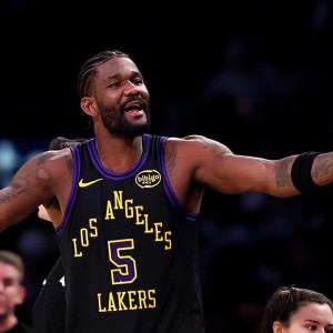 先发中锋关键时刻又被雪藏，结果湖人却抓住了机会稳住了局面？